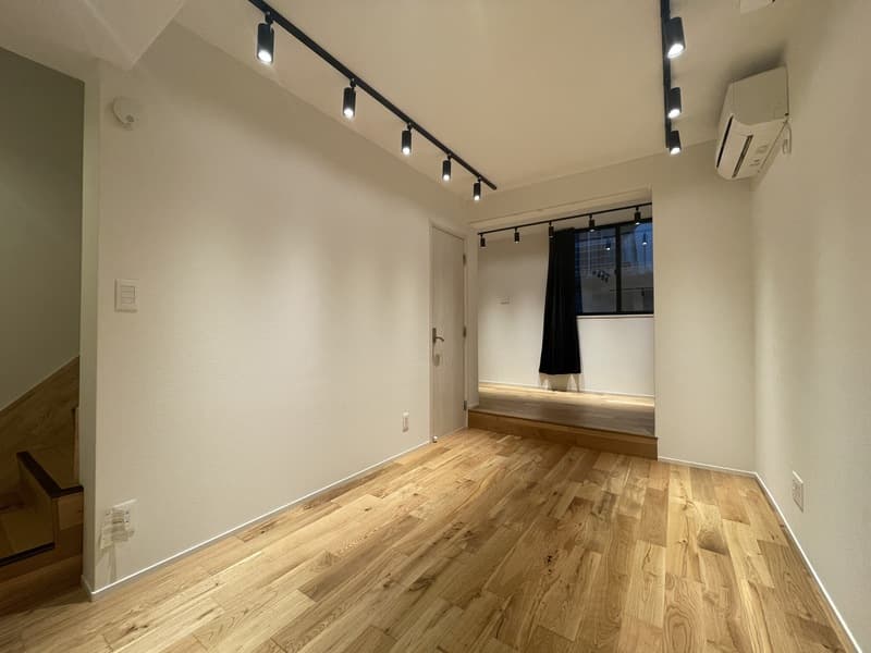 Room image 8