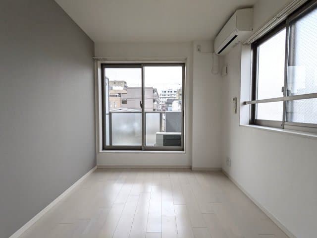 Room image 9