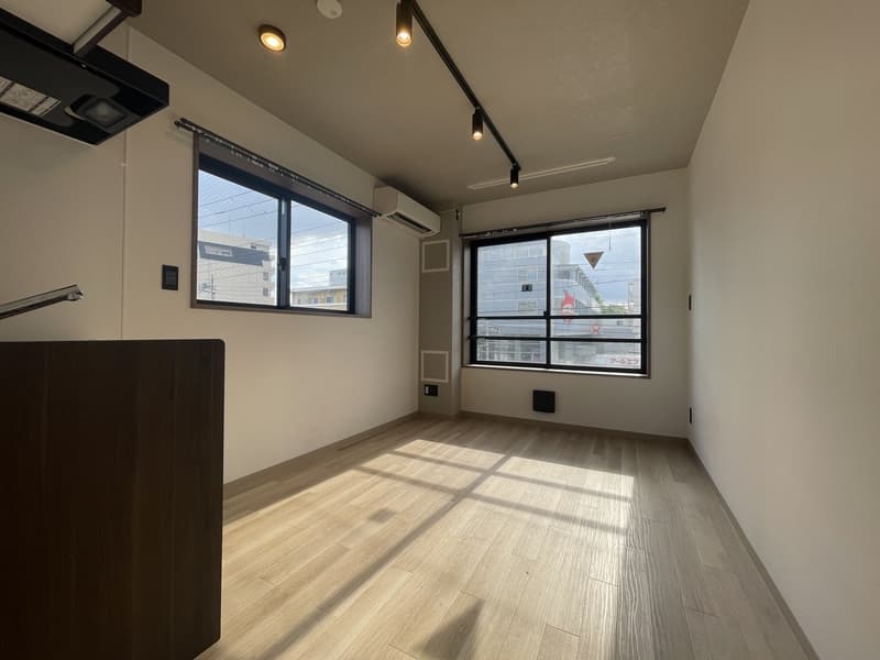 Room image 8