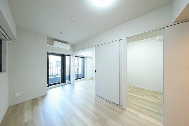 Room image 13