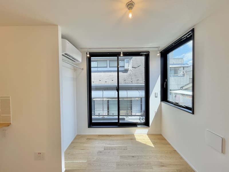 Room image 8