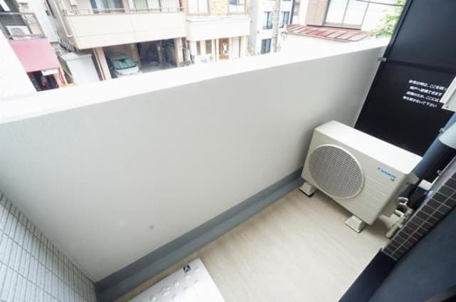 Room image 10