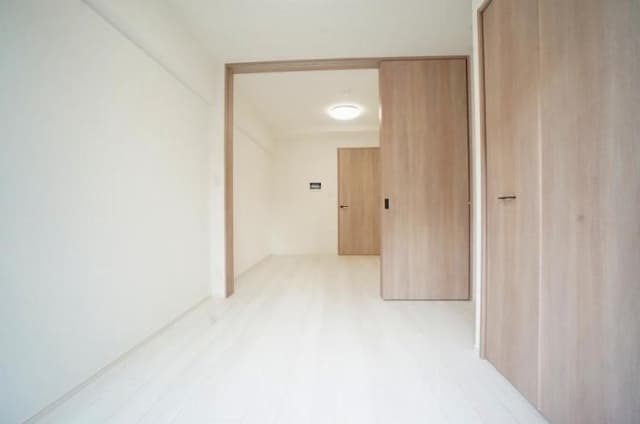 Room image 11