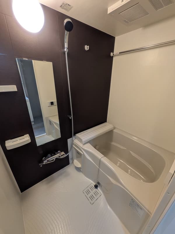 Room image 8