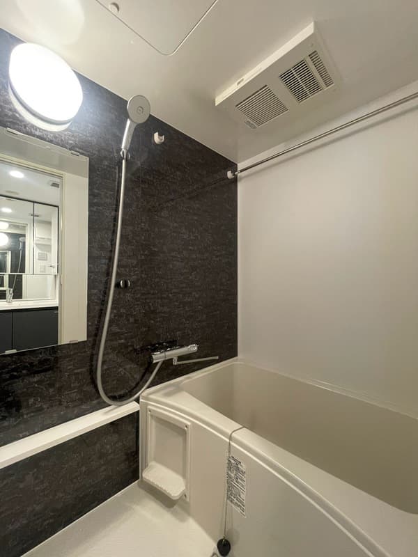 Room image 11