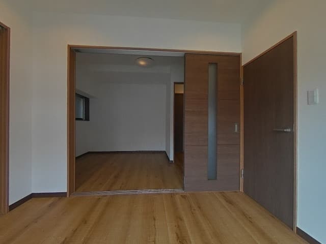 Room image 15