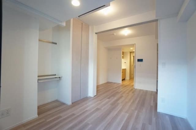 Room image 11