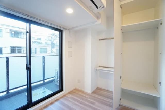 Room image 12
