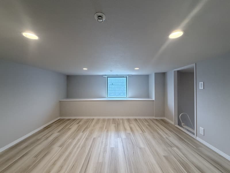 Room image 16