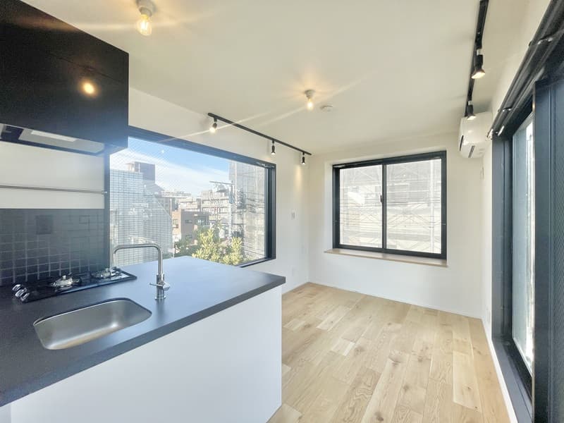 Room image 8