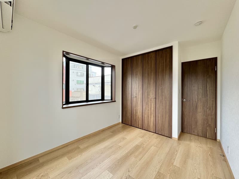 Room image 12