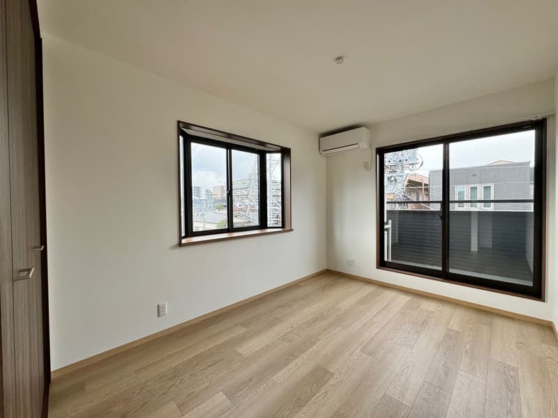 Room image 8