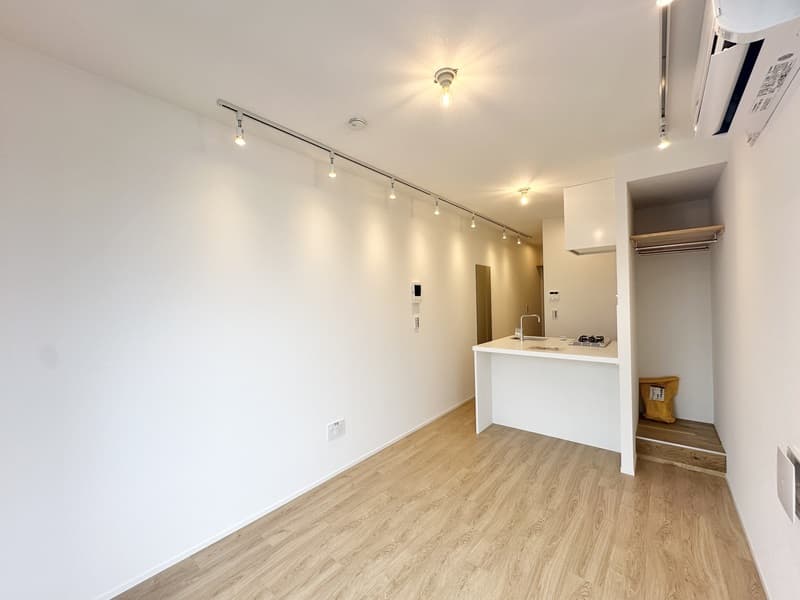 Room image 10