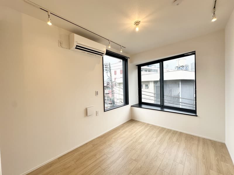 Room image 8