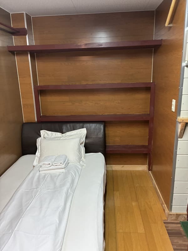 Room image 10