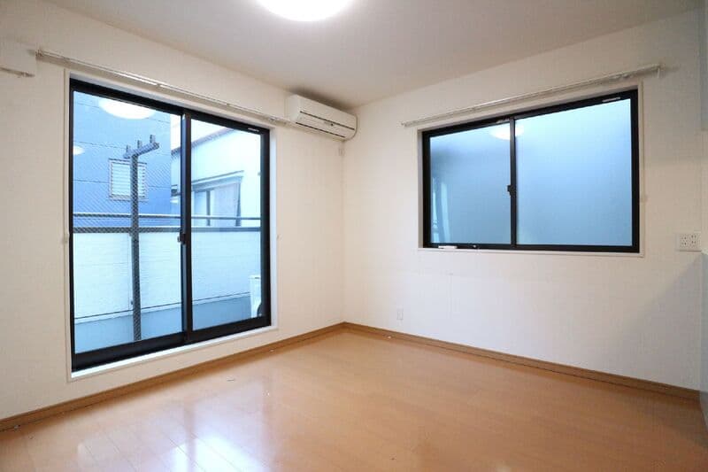 Room image 8
