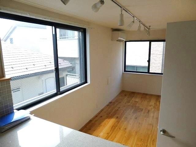 Room image 14