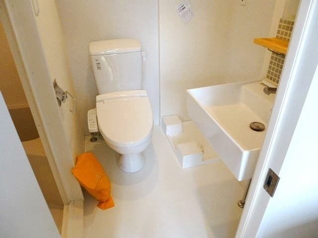 Room image 8