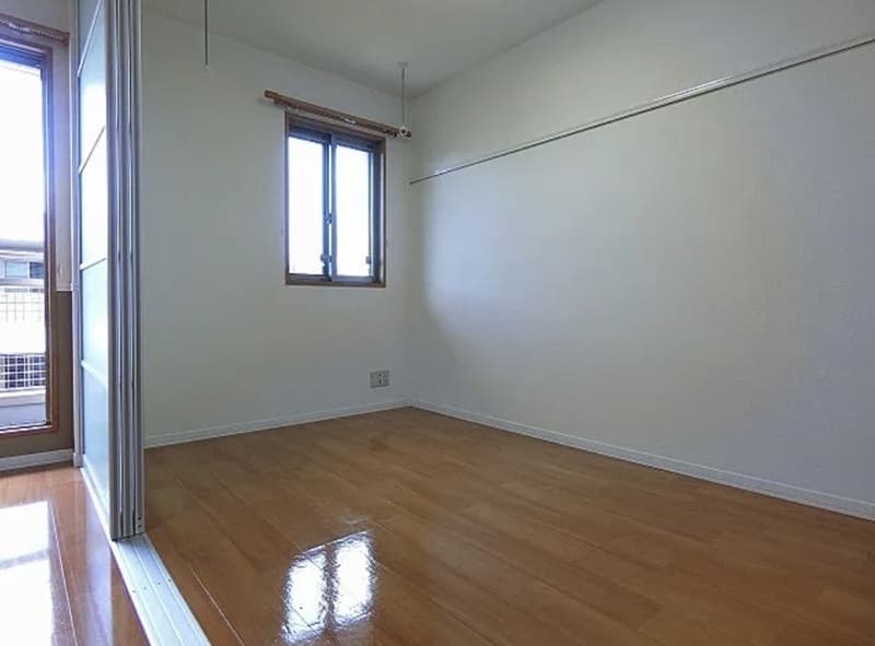 Room image 8