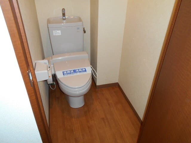 Room image 8