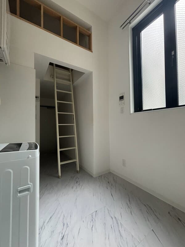 Room image 13