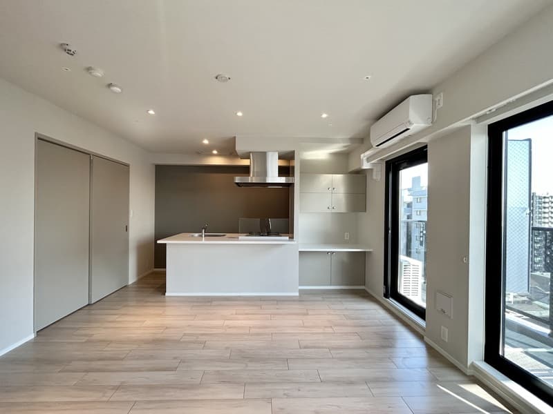 Room image 8