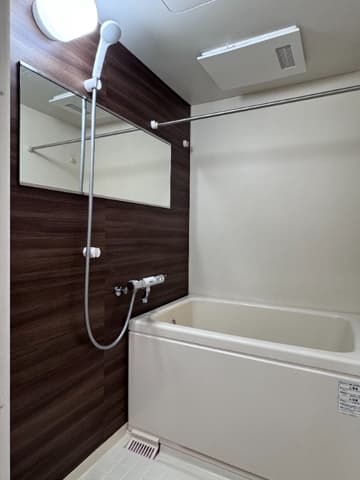 Room image 8