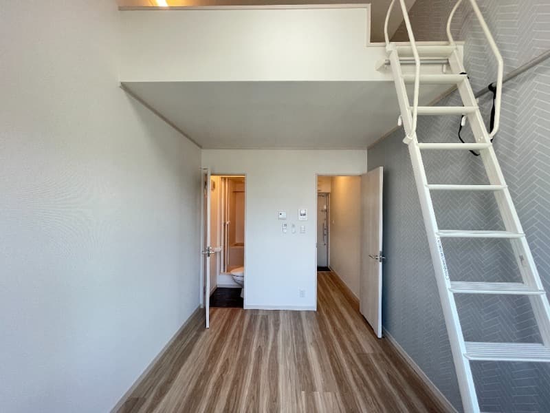 Room image 12