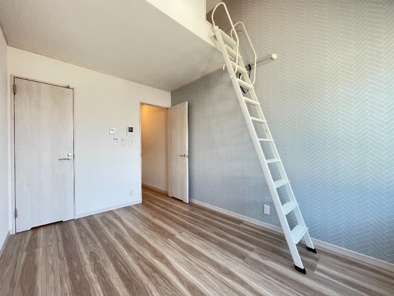 Room image 15