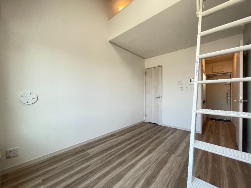 Room image 16