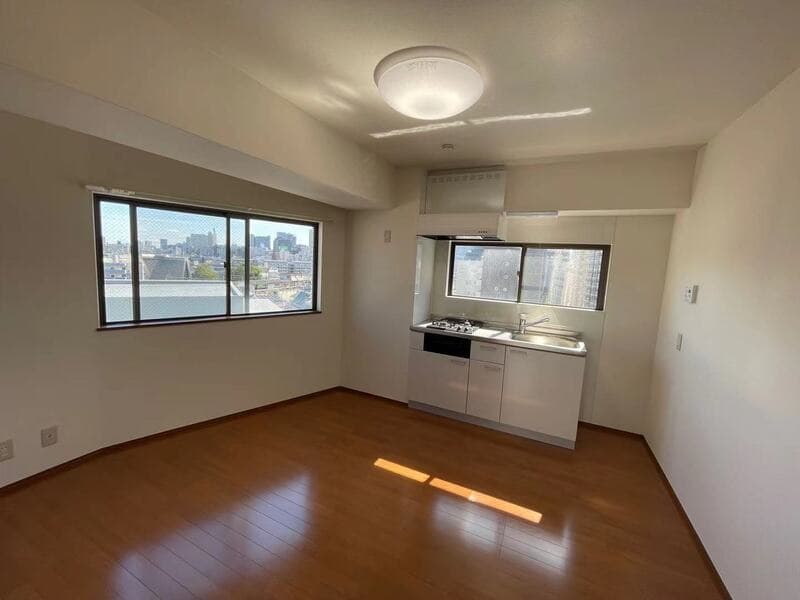 Room image 10