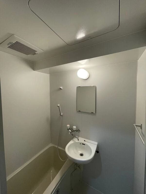 Room image 16