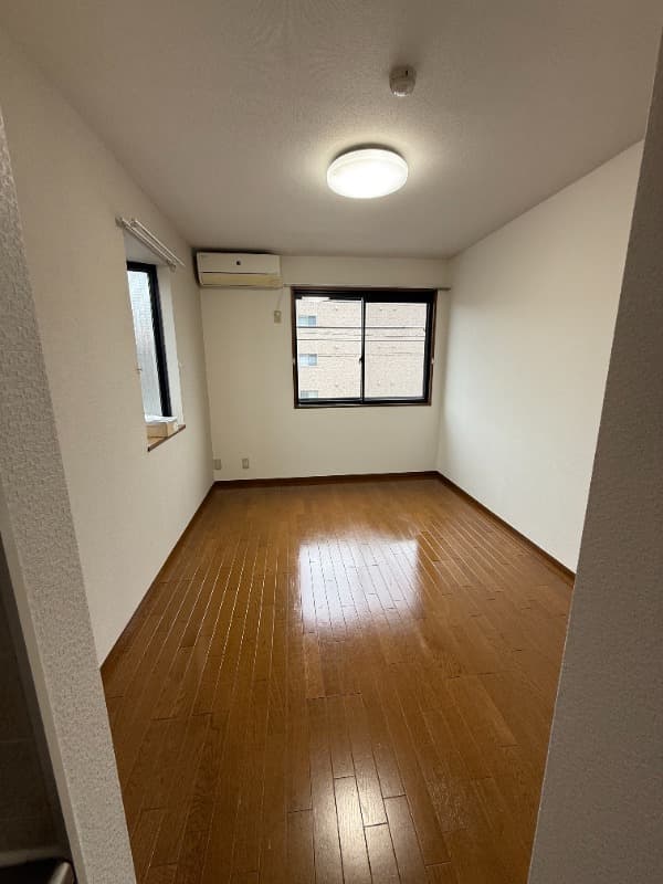 Room image 12