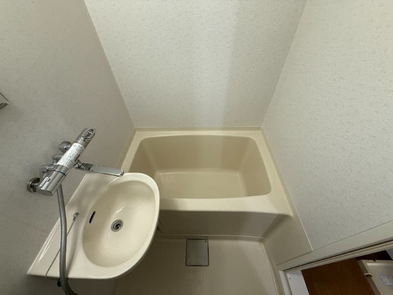 Room image 8