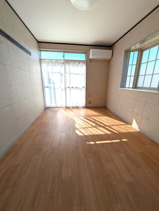 Room image 8