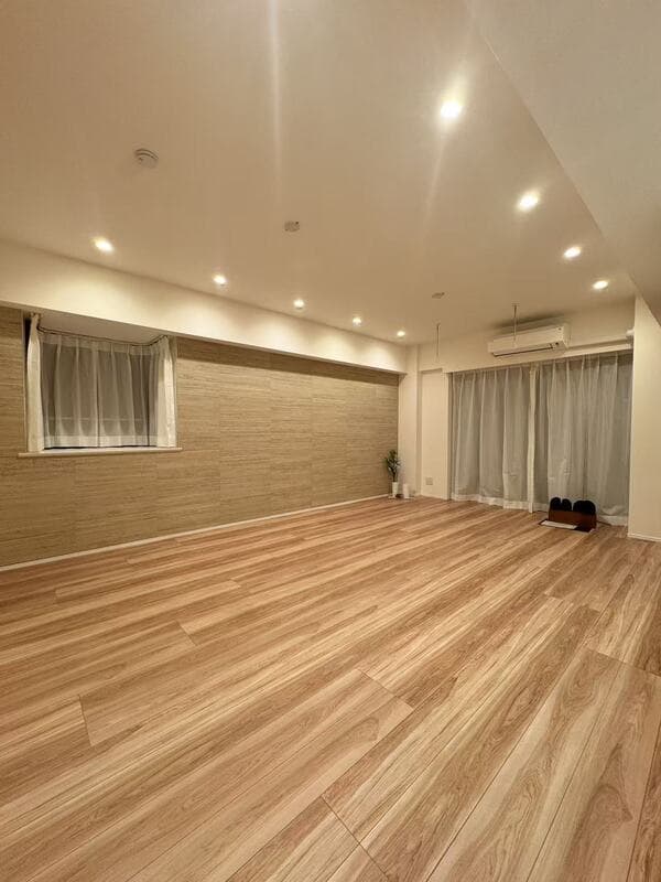 Room image 15