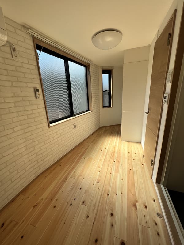 Room image 8