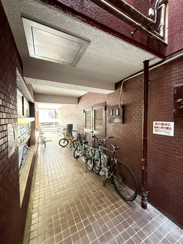 Room image 9