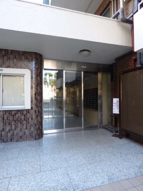 Room image 8