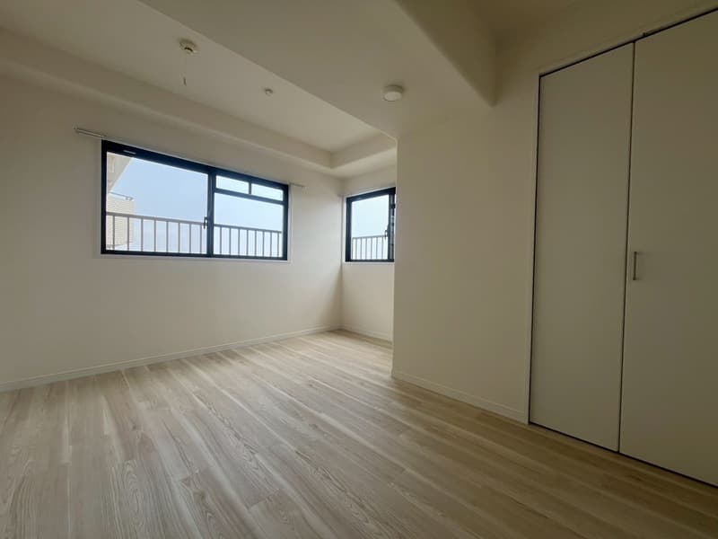 Room image 11