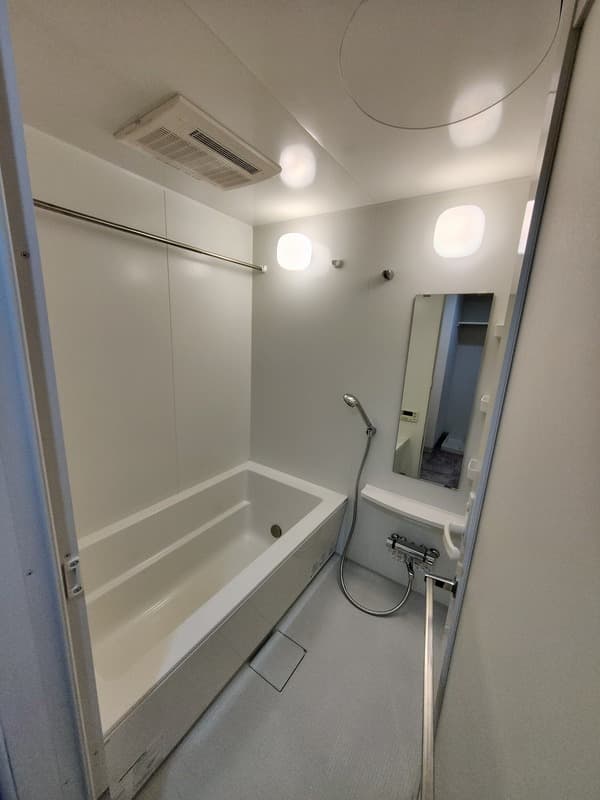Room image 12
