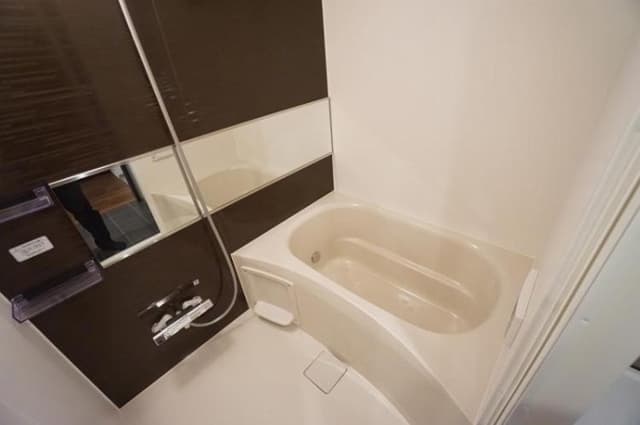 Room image 8