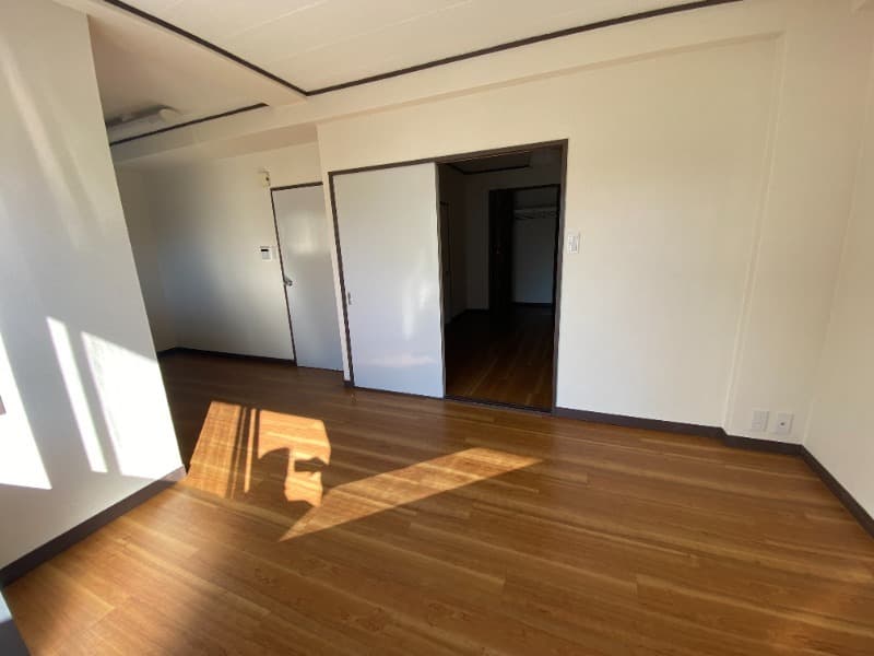 Room image 15