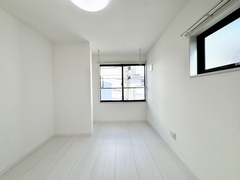 Room image 11