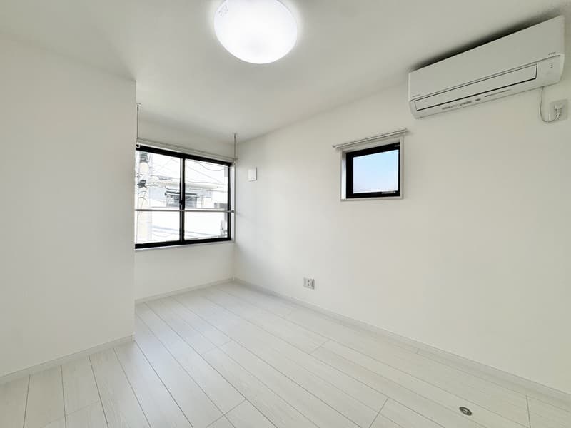 Room image 13