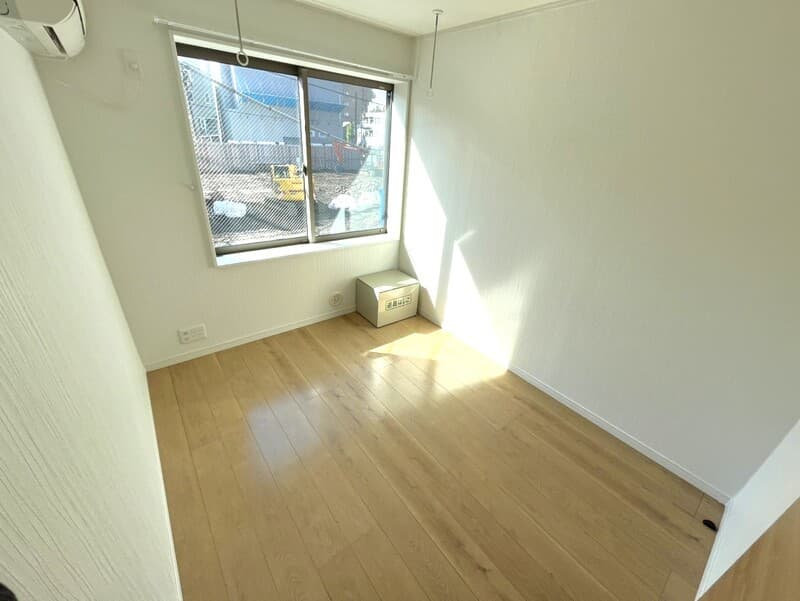 Room image 9