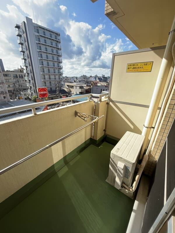 Room image 10