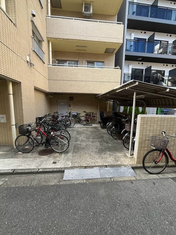Room image 16