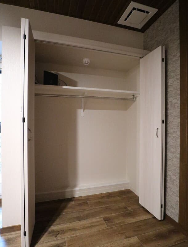 Room image 15