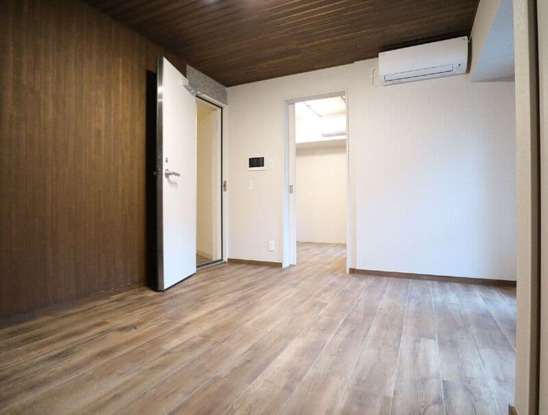Room image 16